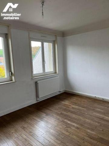 Maison de village située sur la commune de Raucourt et Flaba comprenant:

- au rez-de-chaussé...