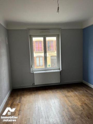 Maison de village située sur la commune de Raucourt et Flaba comprenant:

- au rez-de-chaussé...