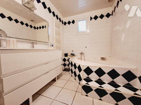 Montélimar, maison de 112m² habitable de plain pied avec piscine.