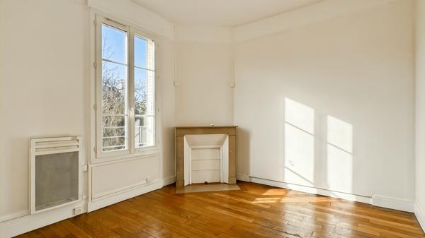 Marly-le-Roi (78160) LUMINEUX APPARTEMENT 2 PIECES EN DERNIER ETAGE PROCHE GARE.