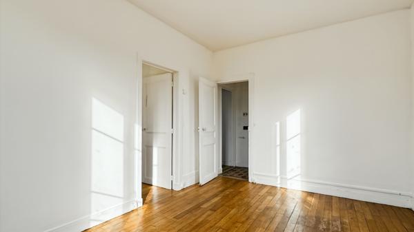 Marly-le-Roi (78160) LUMINEUX APPARTEMENT 2 PIECES EN DERNIER ETAGE PROCHE GARE.