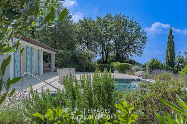 Villa Provençale à Vence avec piscine sur un terrain paysagé