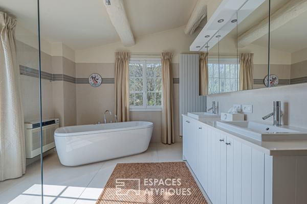 Villa Provençale à Vence avec piscine sur un terrain paysagé