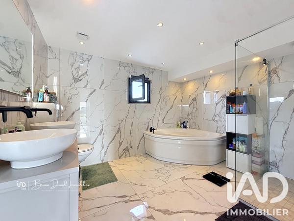 Maison à vendre 9 pièces 318 m² Pierrefeu-du-Var