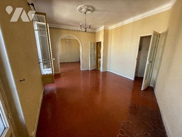 T5/6, 43 cours LIEUTAUD 13006, au 3° asc , surface 137m², à rénover, chambre de bonne et cave.