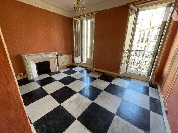 T5/6, 43 cours LIEUTAUD 13006, au 3° asc , surface 137m², à rénover, chambre de bonne et cave.