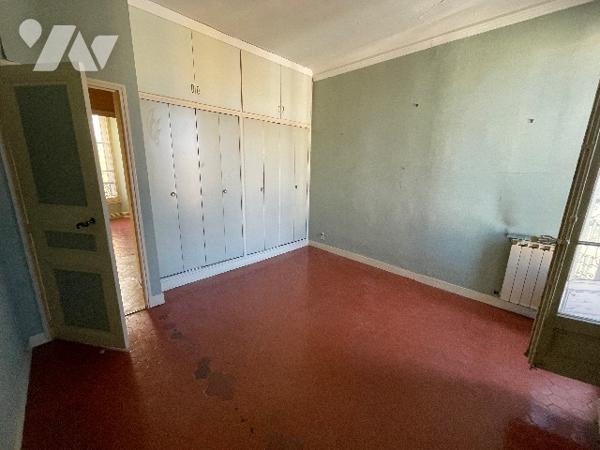 T5/6, 43 cours LIEUTAUD 13006, au 3° asc , surface 137m², à rénover, chambre de bonne et cave.