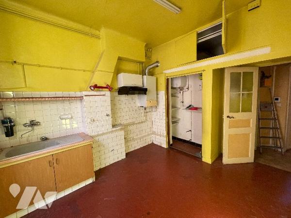 T5/6, 43 cours LIEUTAUD 13006, au 3° asc , surface 137m², à rénover, chambre de bonne et cave.