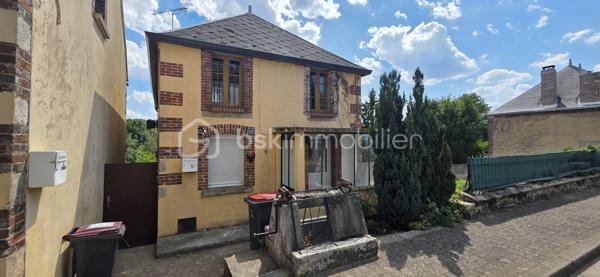 Charmante maison ancienne avec terrain constructible composé de 2 parcelles

Découvrez cette maison pleine de caractère, idéale pour une famille ou pour un projet immobilier.
La maison
3 chambres
Cuisine indépendante
Salle d'eau (SDO)
Salon / séjour lumineux
Environnement calme et agréable

La propriété bénéficie d'un terrain composé de deux parcelles constructibles, offrant de nombreuses possibilités :
✅ Construction d'une belle maison individuelle
✅ Projet familial ou investissement immobilier
✅ Possibilité de détacher une parcelle pour une nouvelle construction
✅ Cadre de vie agréable et potentiel de valorisation important

Les atouts
Maison habitable avec cachet authentique
Terrain rare sur le secteur en plein centre de la commune 
Parcelles constructibles
Nombreuses possibilités d'aménagement et de développement
Une opportunité à ne pas manquer

Que vous recherchiez une résidence principale avec un grand terrain ou un projet de construction, ce bien offre un potentiel exceptionnel.

Contactez moi dès maintenant pour plus d'informations et organiser une visite.