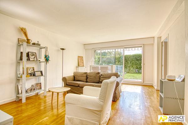 Versailles Clagny Labruyère - Appartement 4 pièces 89 M² rez de-jardin avec cave et place de parking en sous-sol €620 000 ** - Référence 27549