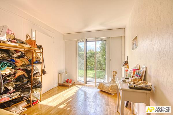Versailles Clagny Labruyère - Appartement 4 pièces 89 M² rez de-jardin avec cave et place de parking en sous-sol €620 000 ** - Référence 27549