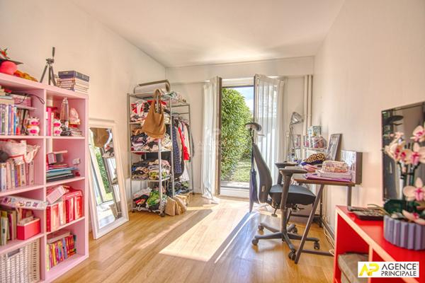 Versailles Clagny Labruyère - Appartement 4 pièces 89 M² rez de-jardin avec cave et place de parking en sous-sol €620 000 ** - Référence 27549
