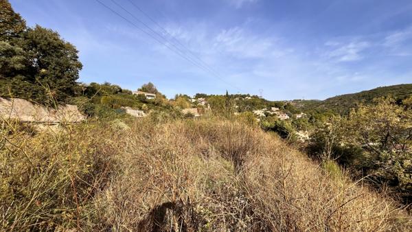 Allauch (13190) Terrain constructible de 1830 m2 à Allauch 360m2 au sol