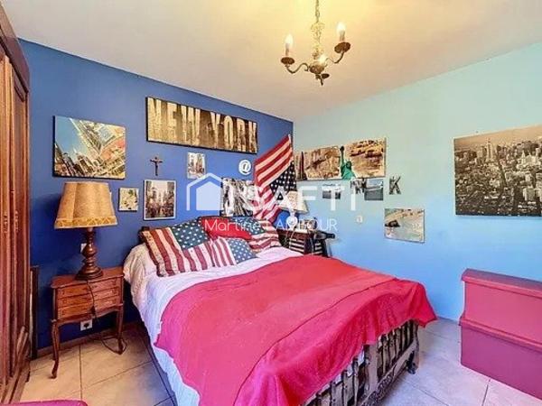 Maison T4 de plain-pied avec jardin terrasse et bassin