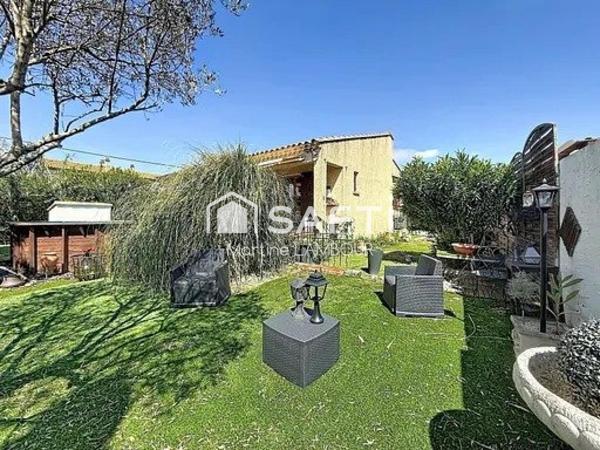 Maison T4 de plain-pied avec jardin terrasse et bassin