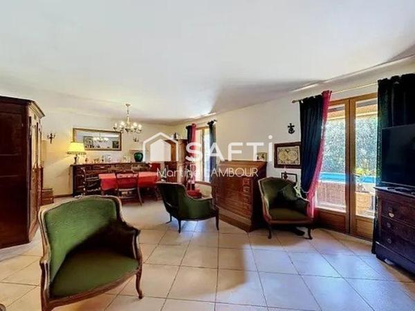 Maison T4 de plain-pied avec jardin terrasse et bassin