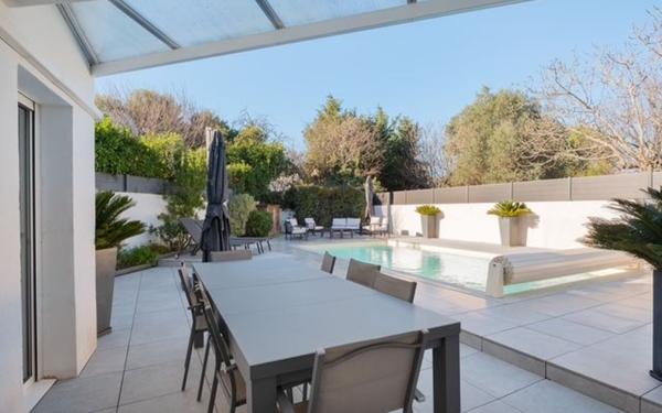 Maison à vendre    9 pièces • 240 m2 Montpellier