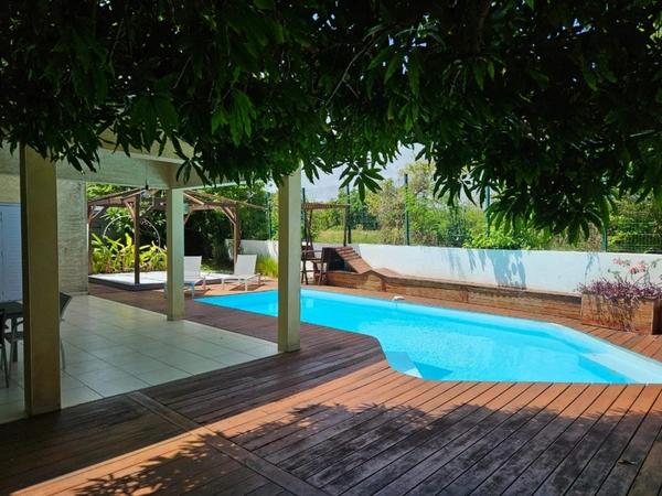 Maison à vendre 8 pièces LE GOSIER (971)
