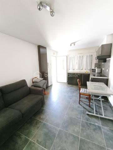 DESCRIPTION

BSK IMMOBILIER Mr COULONGEAT WILLIAM VOUS PROPOSE EN EXCLUSIVITE

Maison comprenant 3 lots: Appartement de 170 m² / Grand Garage  de 55 m² pour mini 5 voitures / 2 Appartements  Type F2 de 40 m² et 35 m² Aménagé avec terrasse séparé. idéal investisseur rendement locatif ou artisan

Située à Sevran, Secteur Pavillonnaire calme et agréable , à quelques minutes des commodités: écoles, commerces, axes autoroutier, Gare 'Sevran  RER B , à seulement 12 minutes a pied .

Maison Année 2013  pleine de charme, édifiée sur une parcelle de terrain de 400 m² comprenant 3 lots: possibilité agrandissement fond du jardin .

- Au niveau principal: un Grand Séjour / Salon LUMINEUX donnant sur terrasse ,  Une cuisine ouverte aménagée et équipée avec sa terrasse aussi, Une salle d'eau , WC indépendant , Deux chambres .
- Les combles récemment aménagé isolation , avec douche et toilette en 2025 environ 30 m²
- Escalier récent 2025 . 

Une Visite s'impose rapidement Rare sur le Secteur
Bon Rapport Locatif .