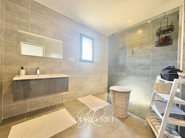 Maison familiale avec piscine proche de Carcassonne d'environ 132M2