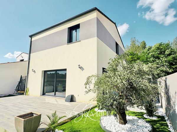 Maison familiale avec piscine proche de Carcassonne d'environ 132M2