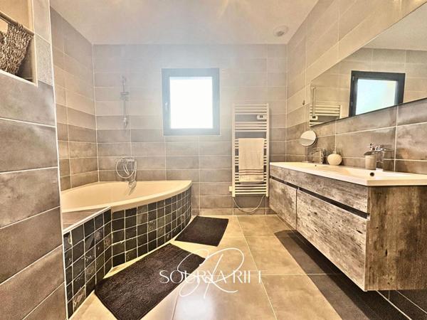 Maison familiale avec piscine proche de Carcassonne d'environ 132M2