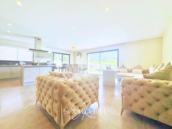 Maison familiale avec piscine proche de Carcassonne d'environ 132M2