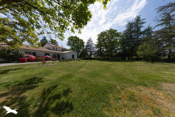 Maison à vendre |  Les Clouzeaux |  10 pièces | 285 m²