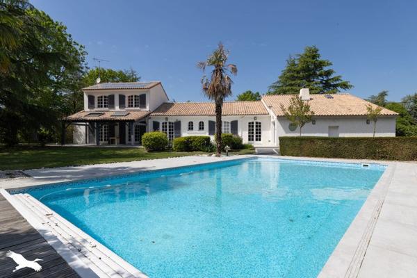 Maison à vendre |  Les Clouzeaux |  10 pièces | 285 m²