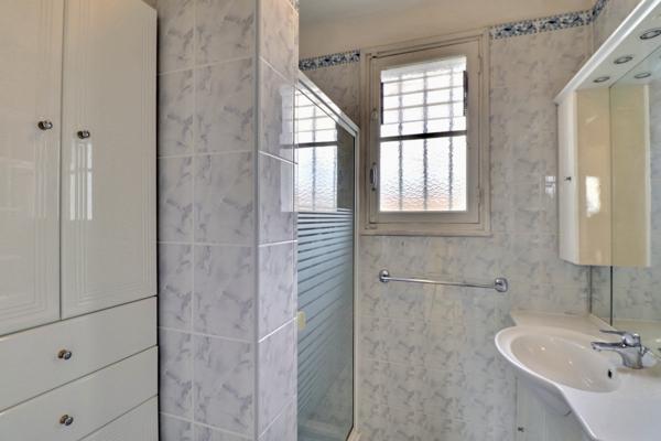 Chateau gombert (13013) Maison en 2 appartements 147m2, terrasse et terrain 510m2 piscinable au cœur de Château-Gombert