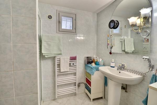 Chateau gombert (13013) Maison en 2 appartements 147m2, terrasse et terrain 510m2 piscinable au cœur de Château-Gombert