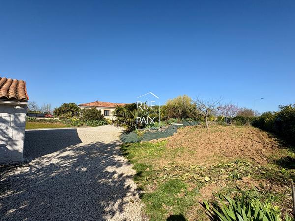 86190 VOUILLE Terrain à bâtir 824m² situé à Vouillé (86)