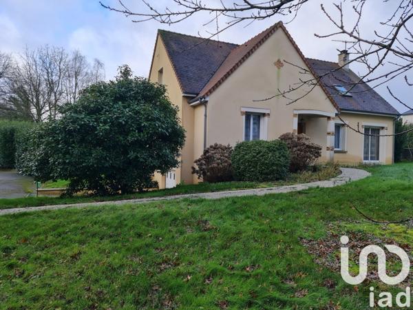 Maison traditionnelle 5 pièces de 150 m² à La Bazoge (72650)