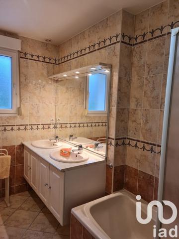 Maison traditionnelle 5 pièces de 150 m² à La Bazoge (72650)