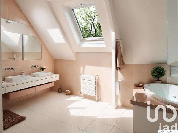 Maison traditionnelle 5 pièces de 150 m² à La Bazoge (72650)