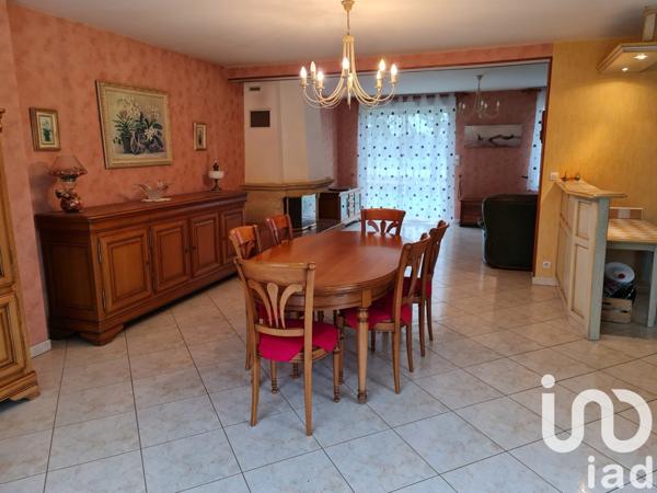 Maison traditionnelle 5 pièces de 150 m² à La Bazoge (72650)