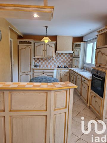 Maison traditionnelle 5 pièces de 150 m² à La Bazoge (72650)