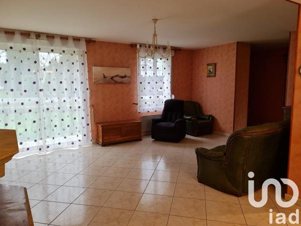 Maison traditionnelle 5 pièces de 150 m² à La Bazoge (72650)