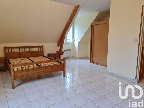 Maison traditionnelle 5 pièces de 150 m² à La Bazoge (72650)