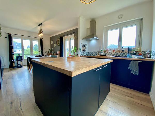 A VENDRE MAISON 3 CHAMBRES SUR LA COMMUNE DE CORSEUL AVEC JARDIN A 7KM DE SAINT JACUT DE LA MER ET 7 MIN DE DINAN