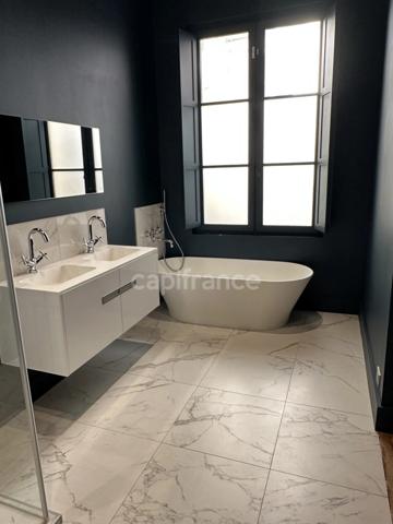 Appartement à vendre 3/ 4 avec balcon immeuble pierre BORDEAUX (33)