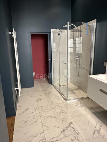 Appartement à vendre 3/ 4 avec balcon immeuble pierre BORDEAUX (33)