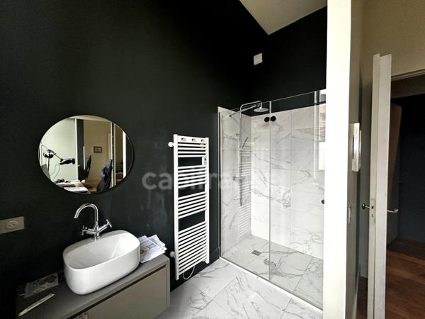 Appartement à vendre 3/ 4 avec balcon immeuble pierre BORDEAUX (33)