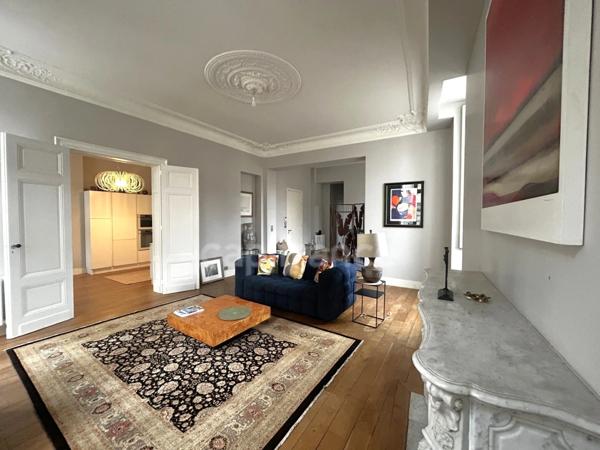 Appartement à vendre 3/ 4 avec balcon immeuble pierre BORDEAUX (33)