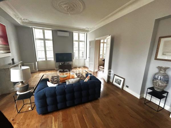 Appartement à vendre 3/ 4 avec balcon immeuble pierre BORDEAUX (33)