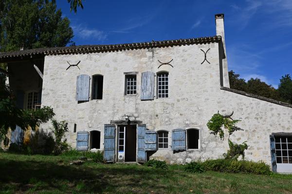 Magnifique domaine en pierre du XVIIIe siècle avec maison, dépendances, grange et pigeonnier près de Puymirol