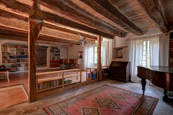 Magnifique domaine en pierre du XVIIIe siècle avec maison, dépendances, grange et pigeonnier près de Puymirol