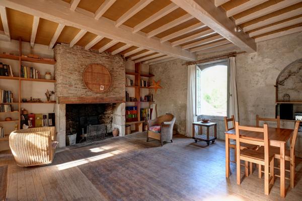 Magnifique domaine en pierre du XVIIIe siècle avec maison, dépendances, grange et pigeonnier près de Puymirol