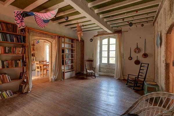 Magnifique domaine en pierre du XVIIIe siècle avec maison, dépendances, grange et pigeonnier près de Puymirol