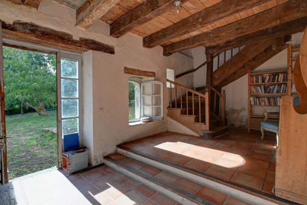Magnifique domaine en pierre du XVIIIe siècle avec maison, dépendances, grange et pigeonnier près de Puymirol